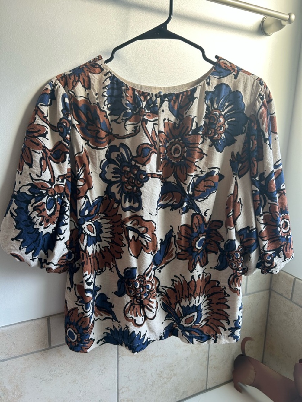 Evereve Floral Puff-Sleeve Blouse in Cream, Blue & Brown - Picture 3 of 3